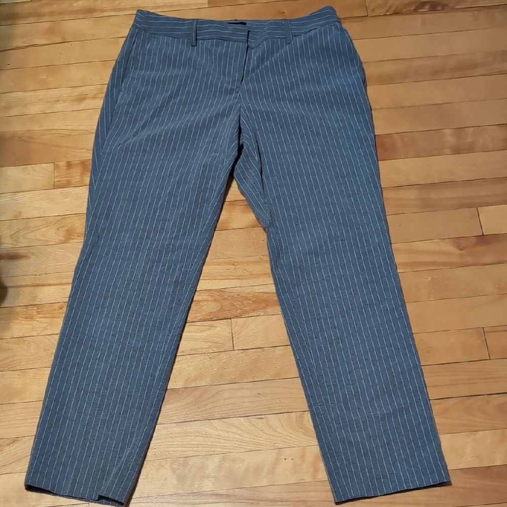 Adrienne Vittadini Women's GreyvPinstripe Pants Size 6